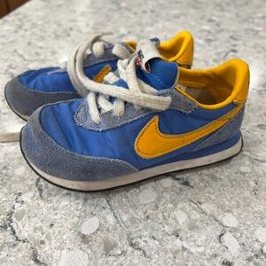 Nike Kids Sneakers in Blue and Yellow